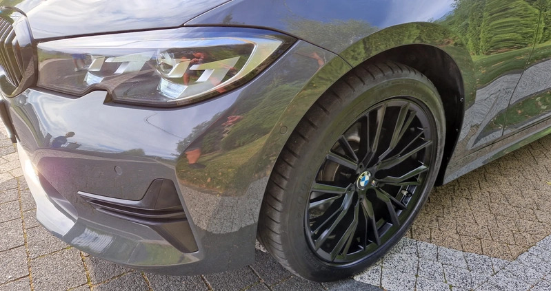 BMW Seria 3 cena 124900 przebieg: 121000, rok produkcji 2019 z Zawidów małe 277